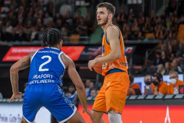 过与运动巨 过与运动巨