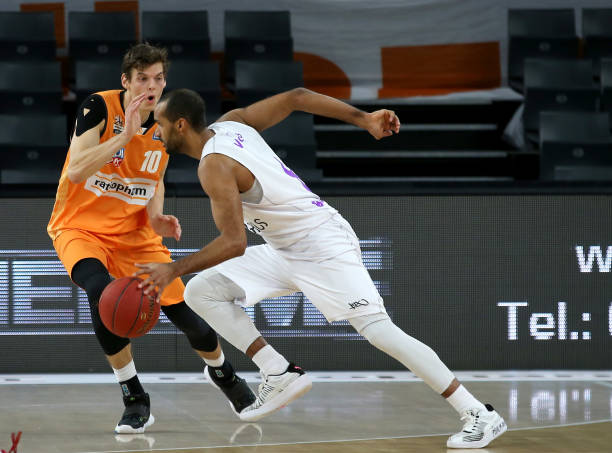 他过硬的综 他过硬的综