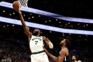 波媒：莱万与巴萨均未确定是否续约，将等到明年再做决定